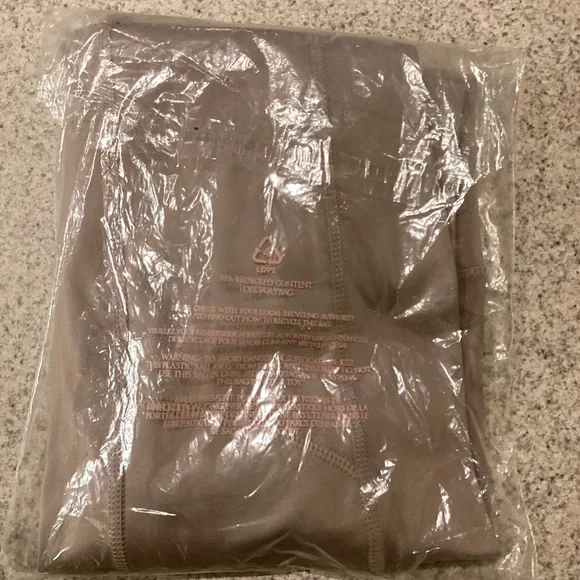 Victoria’s Secret VSX Essential High Rise Pocket Leggings - Picture 7 of 8